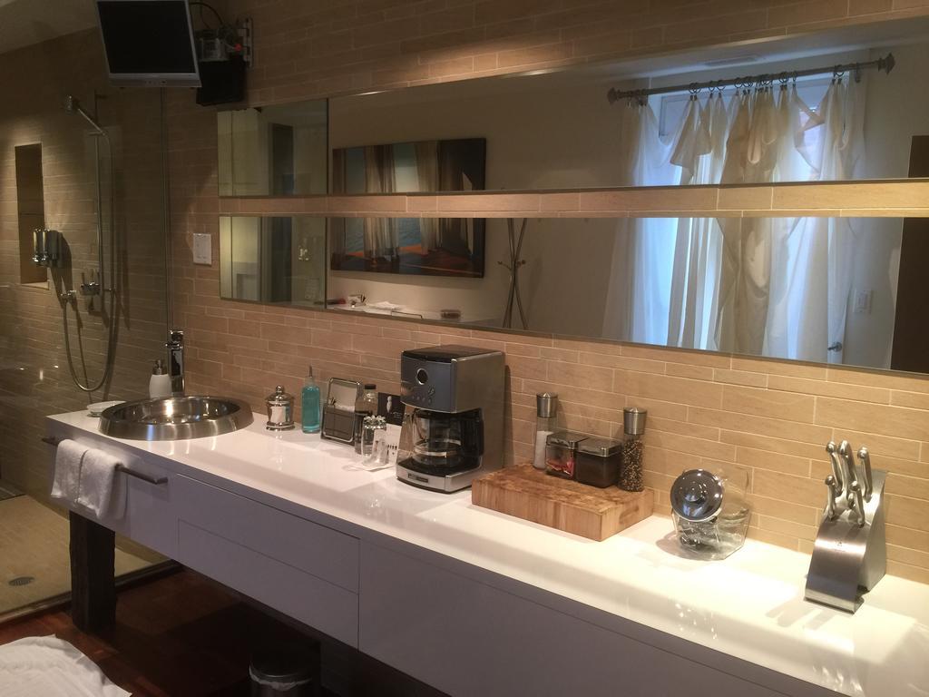 Sir Montcalm Gite B&B Монреал Екстериор снимка